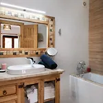 Peaky فيلة